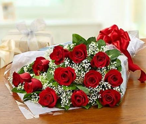 Bouquet of red roses.